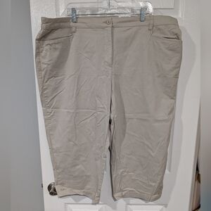 NWT Karen Scott Beige (Stonewall) Comfort Capri Pants in Size 22W